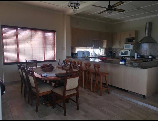 6 BEDROOM HOUSE FOR SALE IN UVONGO